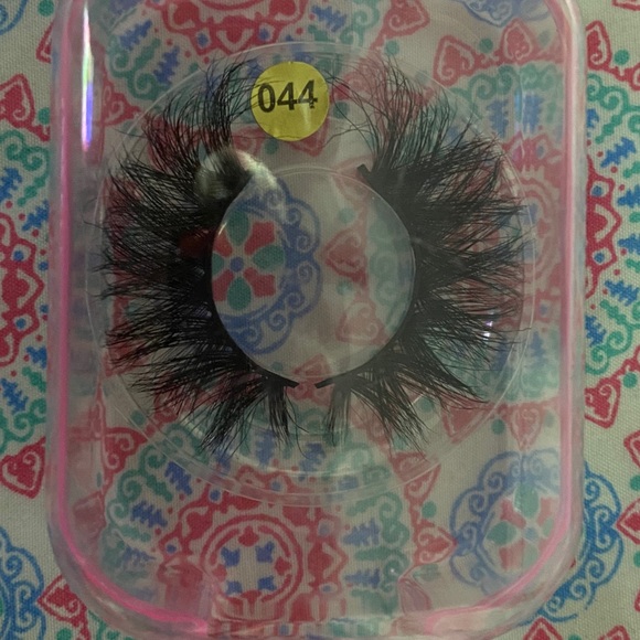 Eyelashes - Picture 3 of 3